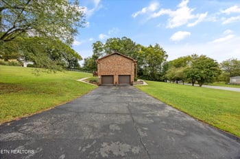 100 Foster Dr, Lenoir City, TN 37772