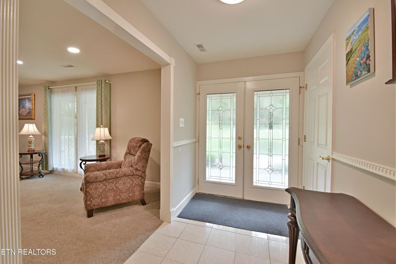 100 Greystone Dr, Oak Ridge, TN 37830