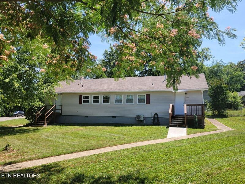 100 Hamilton Cir, Oak Ridge, TN 37830