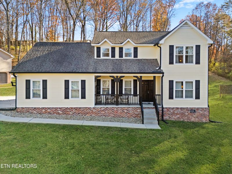 100 Harper Ln, Oak Ridge, TN 37830