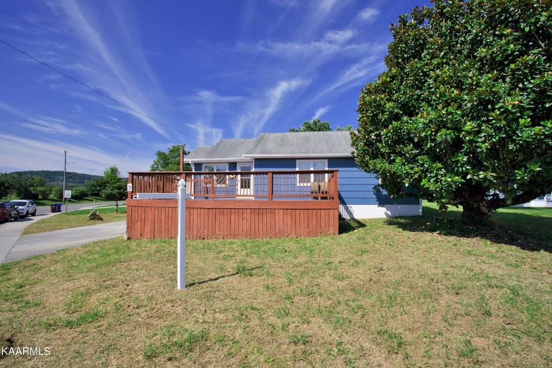 100 Ivanhoe Rd, Oak Ridge, TN 37830