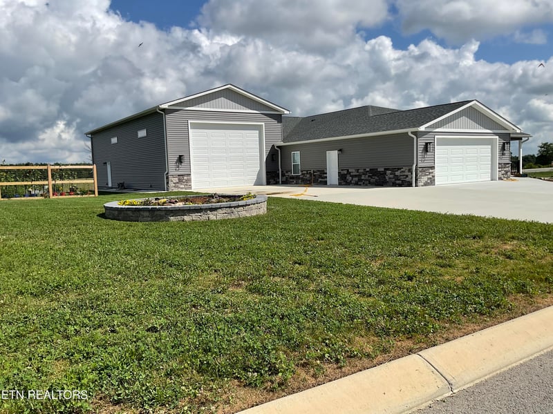 100 Juniper Ln, Crossville, TN 38555