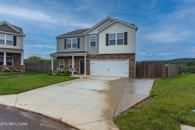 100 Kaley Ln, Lenoir City, TN 37771
