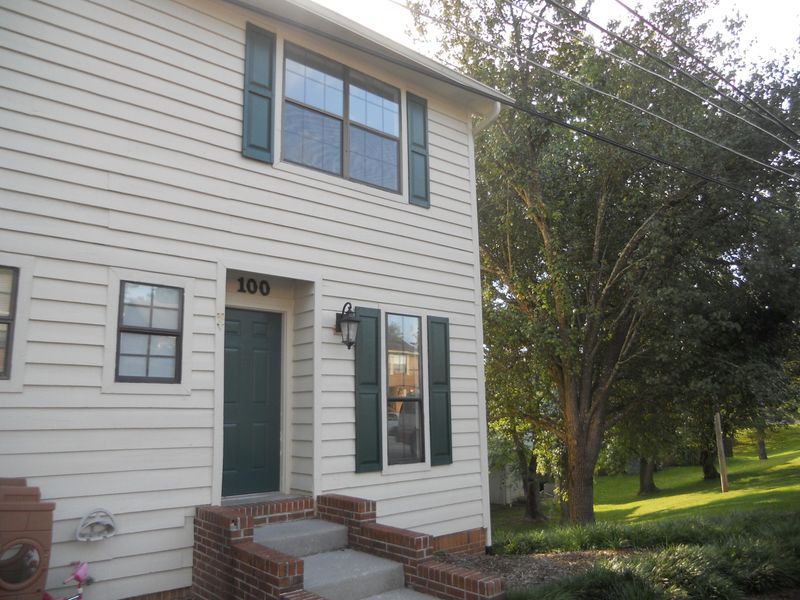 100 Lansdowne Dr, Knoxville, TN 37922
