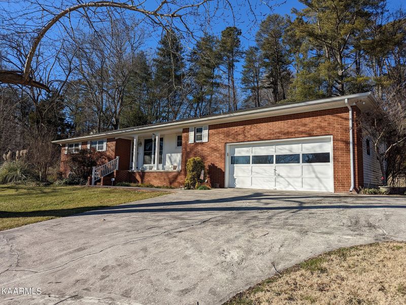 100 Maywood Rd, Oak Ridge, TN 37830