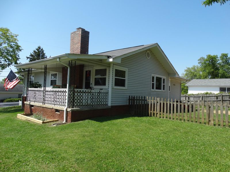 100 Meadow Rd, Oak Ridge, TN 37830