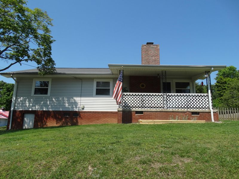 100 Meadow Rd, Oak Ridge, TN 37830