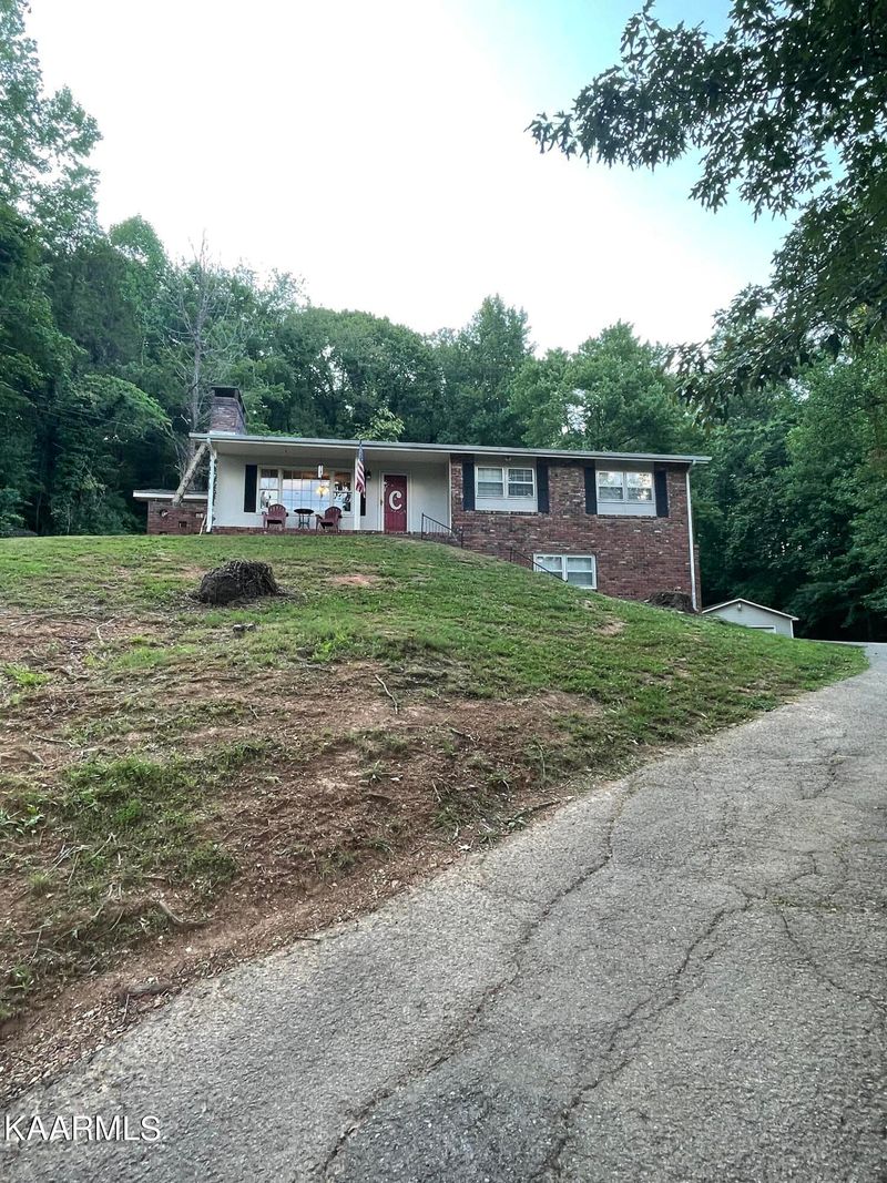 100 Middlebury Rd, Oak Ridge, TN 37830