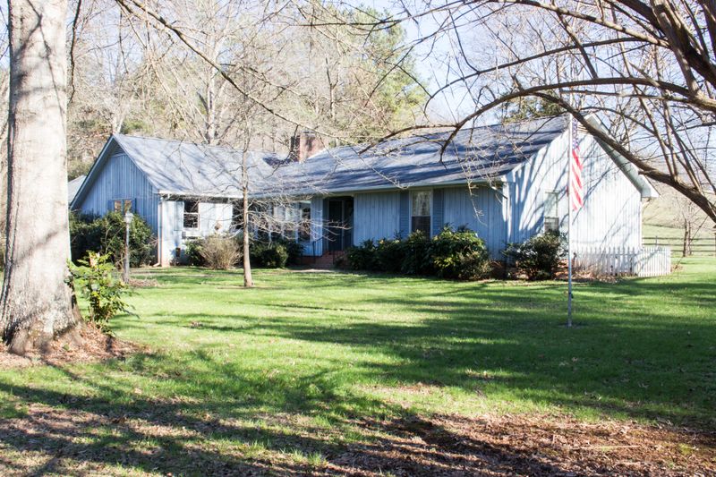 100 Moonrun Ln, Greenback, TN 37742