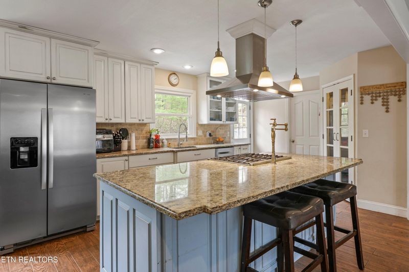 100 Moss Rd, Oak Ridge, TN 37830