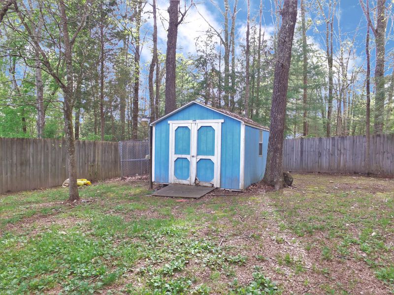100 Nathan Ln, Oak Ridge, TN 37830