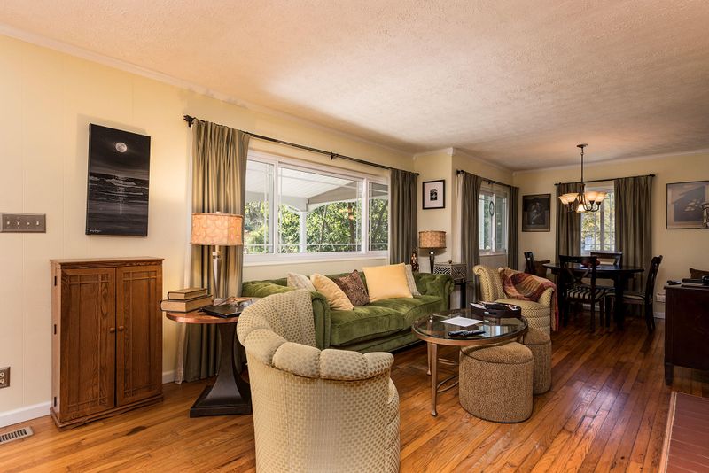 100 Oneida Ln, Oak Ridge, TN 37830