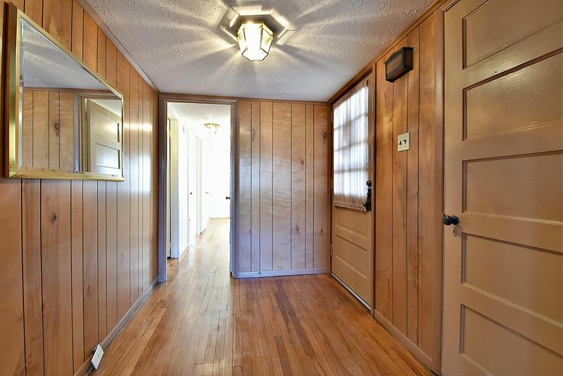 100 Orange Ln, Oak Ridge, TN 37830