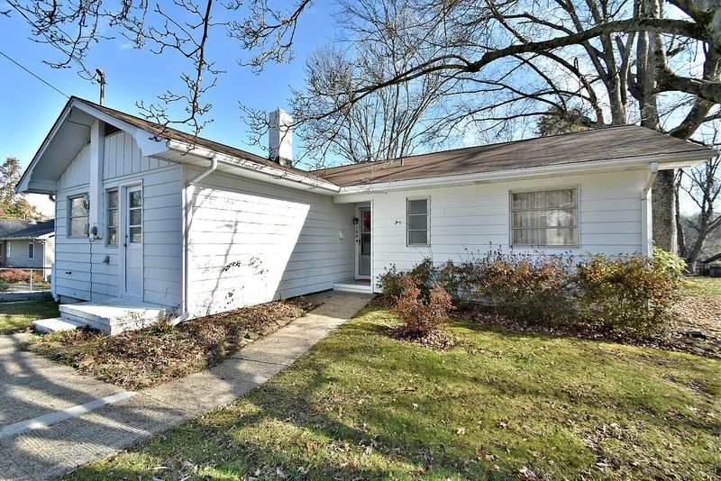 100 Orange Ln, Oak Ridge, TN 37830