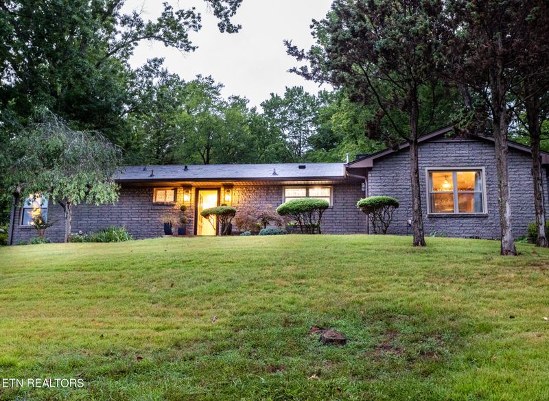 100 Orchard Cir, Oak Ridge, TN 37830