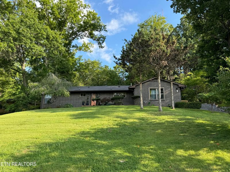 100 Orchard Cir, Oak Ridge, TN 37830