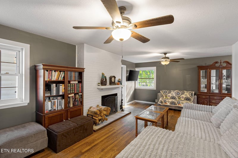 100 Pallas Rd, Oak Ridge, TN 37830