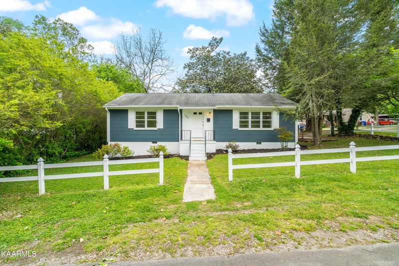 100 Rand Cir, Oak Ridge, TN 37830