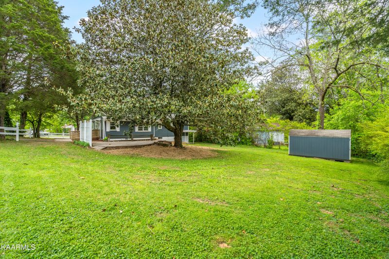 100 Rand Cir, Oak Ridge, TN 37830