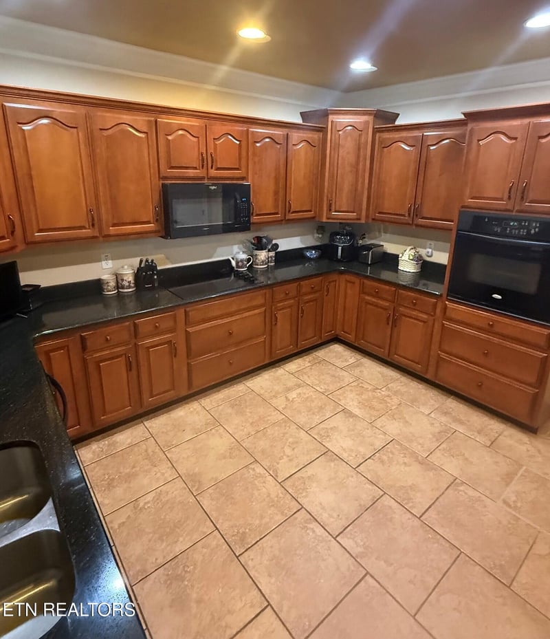 100 Springview Cv, Madisonville, TN 37354