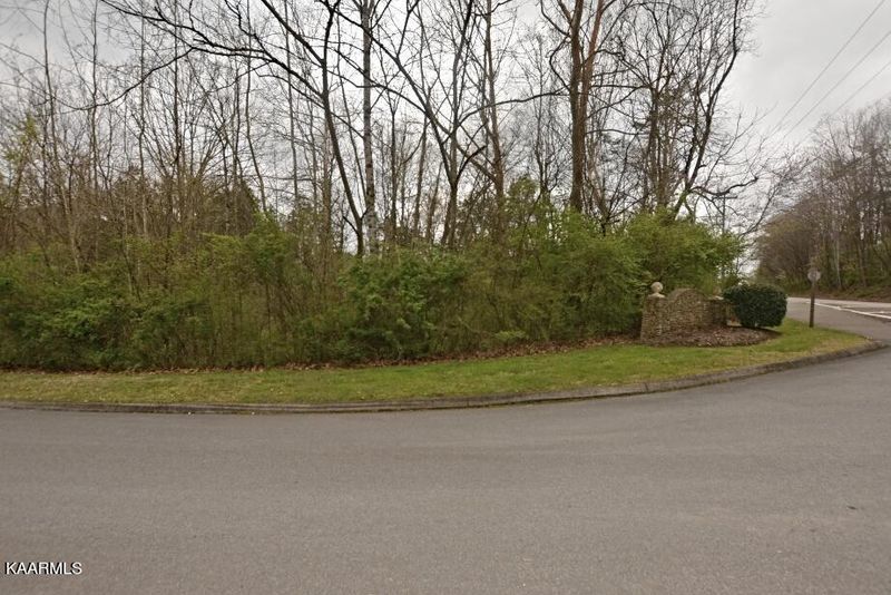 100 Stone Bridge Way, Oak Ridge, TN 37830