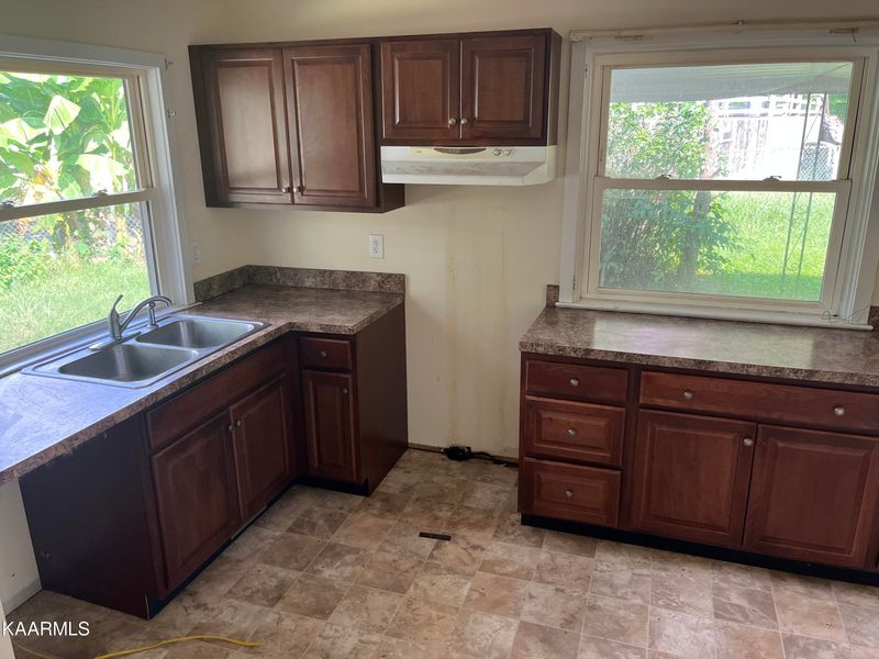 100 Taylor Rd, Oak Ridge, TN 37830