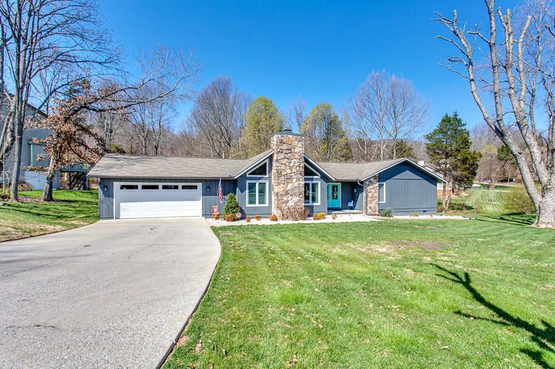 100 Telemann Ln, Oak Ridge, TN 37830