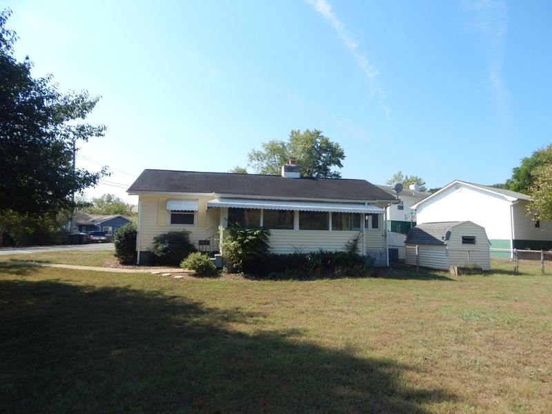 100 Thayer Ln, Oak Ridge, TN 37830