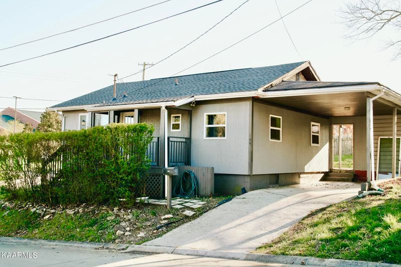 100 Verbena Rd, Oak Ridge, TN 37830