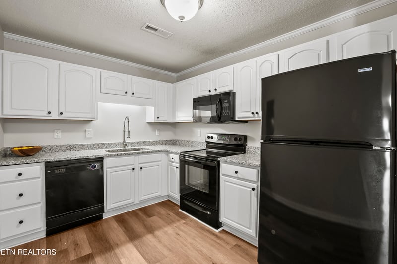 100 Village Way #D, Kingston, TN 37763