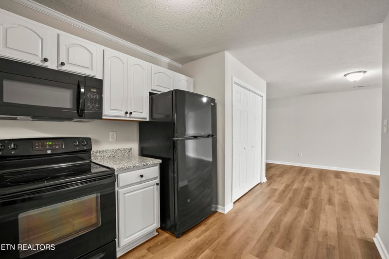 100 Village Way #D, Kingston, TN 37763