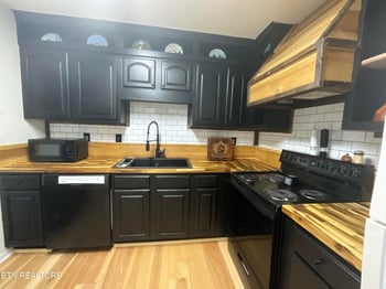 100 Village Way #E, Kingston, TN 37763