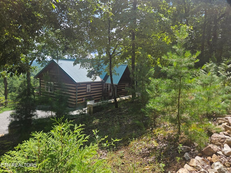 100 Warriors Passage Dr, Tellico Plains, TN 37385