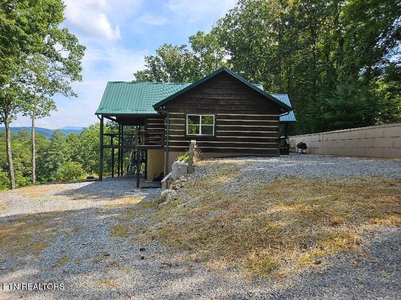 100 Warriors Passage Dr, Tellico Plains, TN 37385