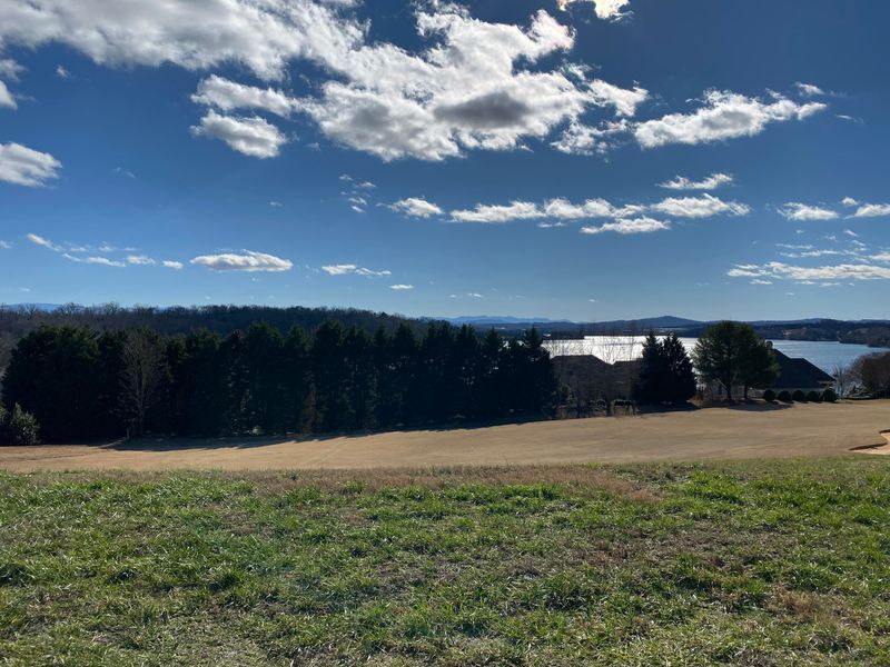 100 Watercrest Dr, Vonore, TN 37885