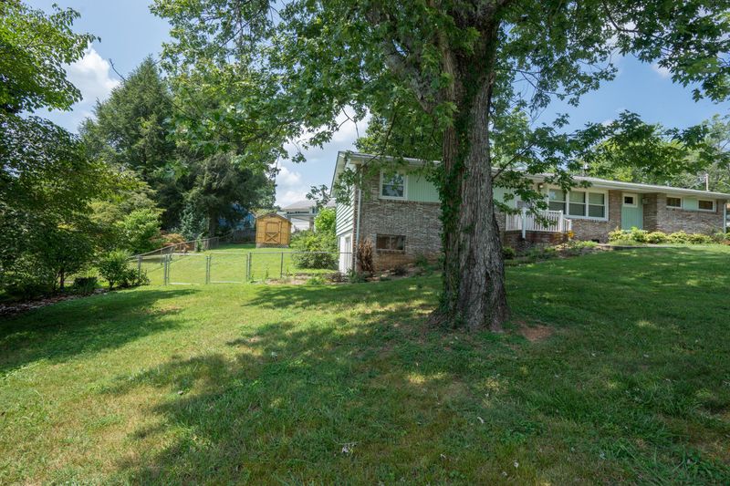 100 Wayside Rd, Oak Ridge, TN 37830