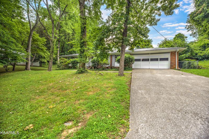 100 Wedgewood Rd, Oak Ridge, TN 37830
