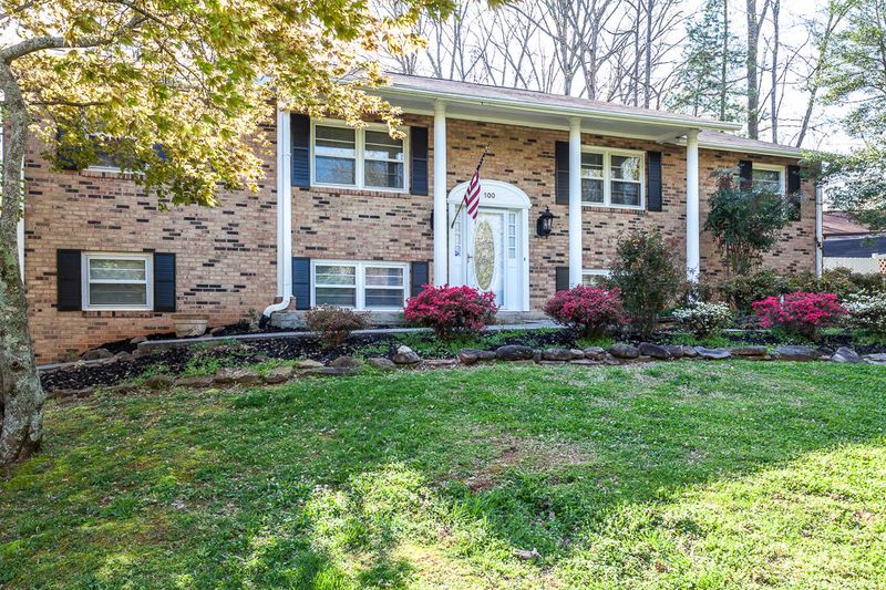 100 Westwind Dr, Oak Ridge, TN 37830