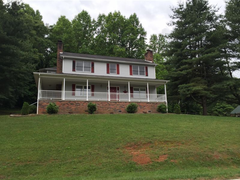 100 Wheeler Dr, Oliver Springs, TN 37840