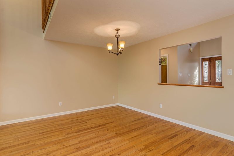 100 Whippoorwill Dr, Oak Ridge, TN 37830