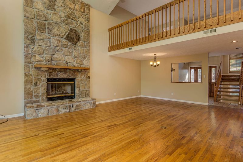 100 Whippoorwill Dr, Oak Ridge, TN 37830