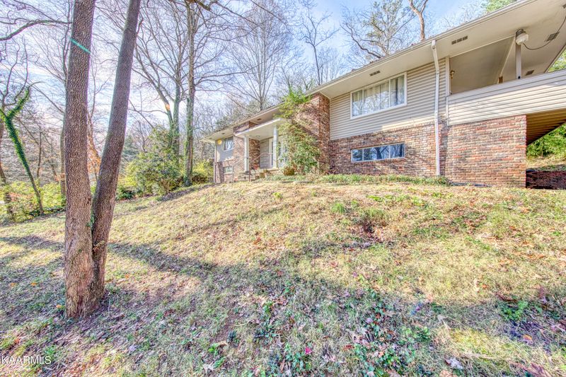 100 Windham Rd, Oak Ridge, TN 37830