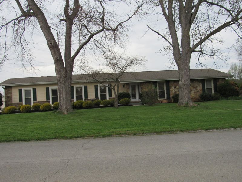 1000 Beverly Dr, Alcoa, TN 37701