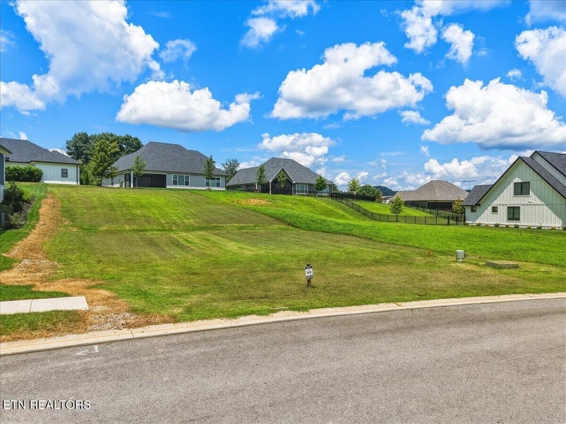 1000 Eagle Point Dr, Loudon, TN 37774