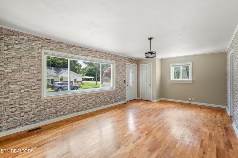 1000 Glenn St, Athens, TN 37303