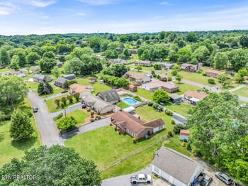 1000 Grandview Dr, Lenoir City, TN 37772