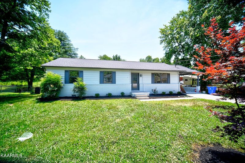 1000 Melton Hill Cir, Clinton, TN 37716