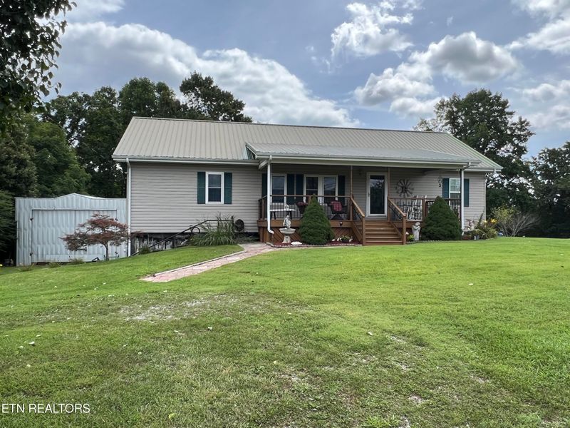 1000 Pine Hollow Rd, Jacksboro, TN 37757