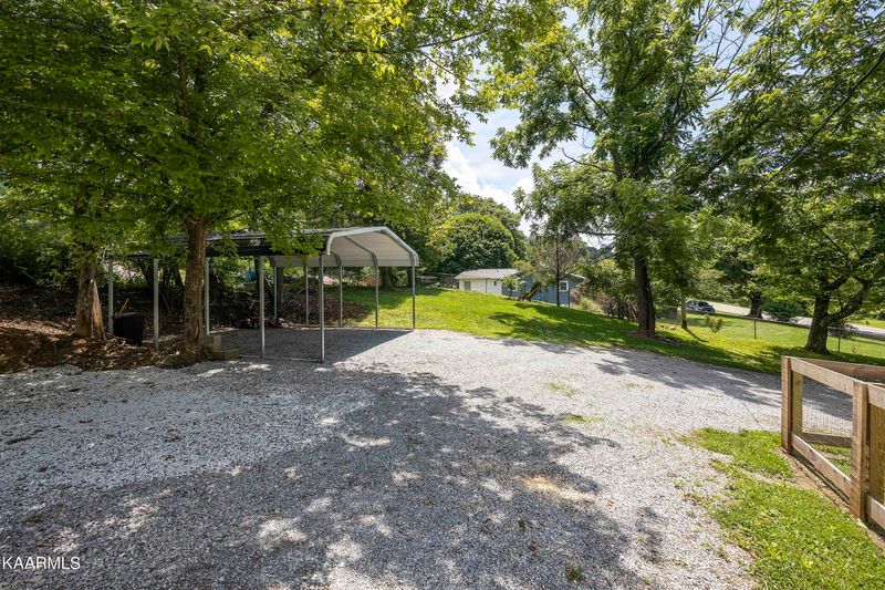 1000 Tarklin Valley Rd, Knoxville, TN 37920