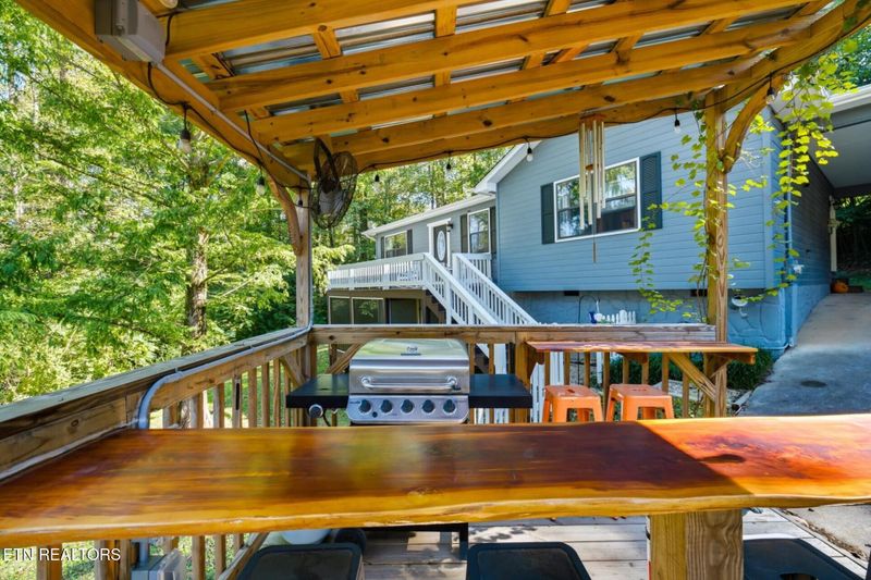 10000 Sugar Pine Ct, Powell, TN 37849